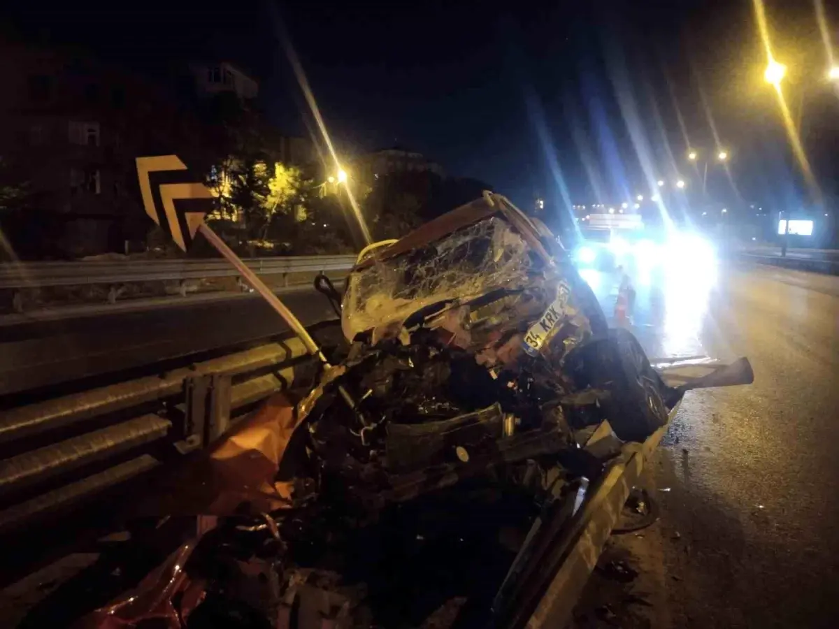 Ataşehir'de Kaza: 1'i Ağır 3 Yaralı