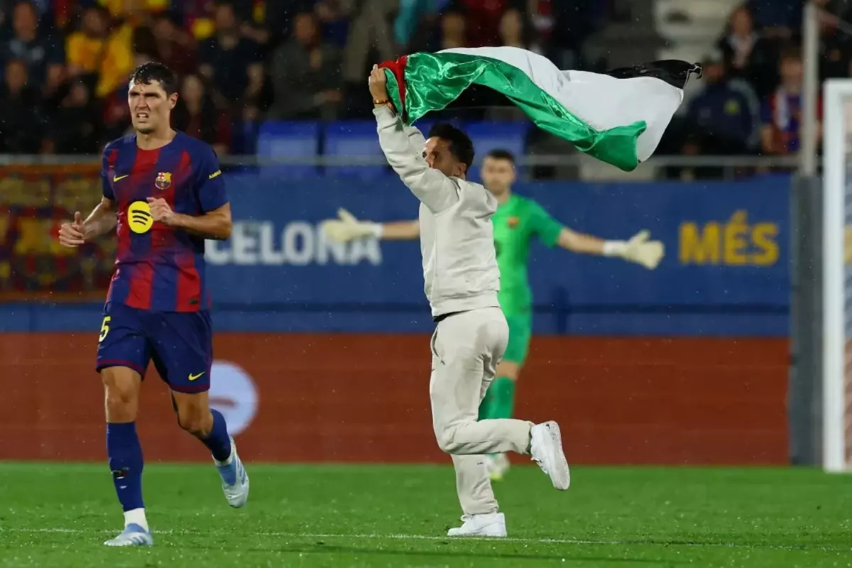 Barcelona'nın 3-0'lık zaferini gölgede bırakan protesto