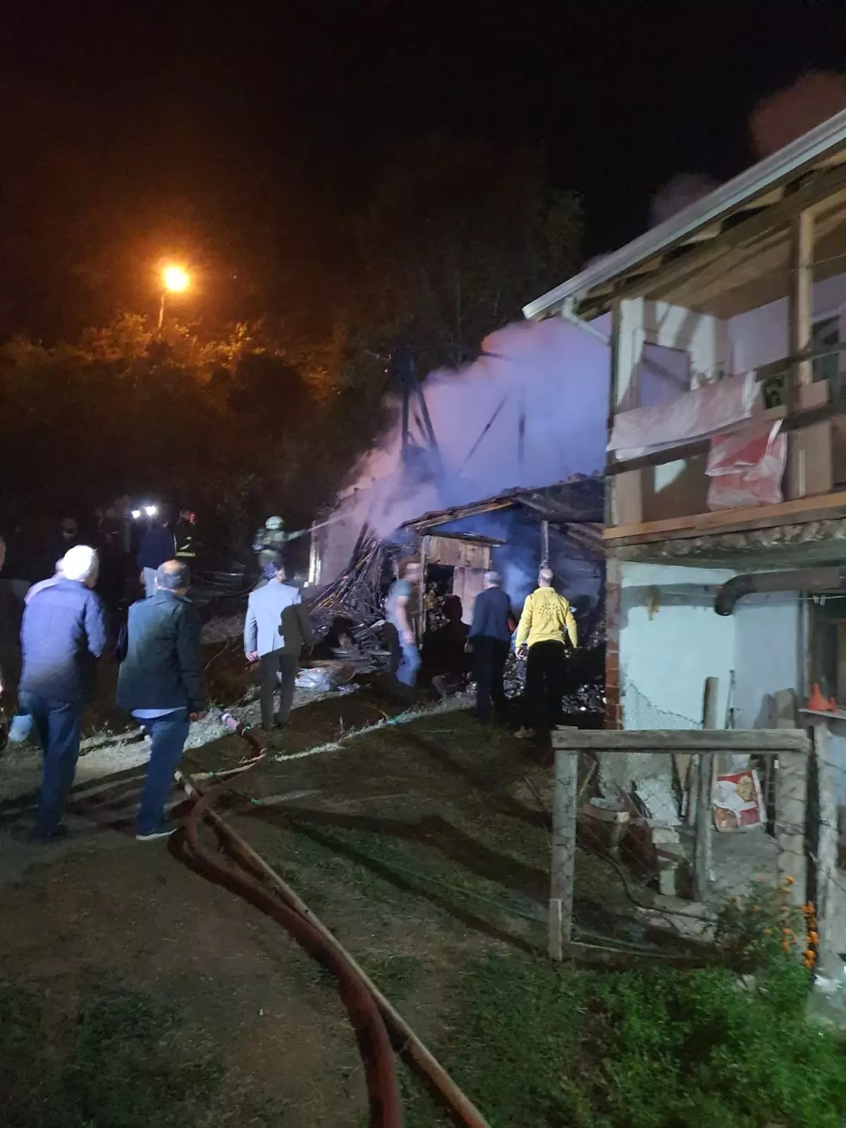 Bursa'da Samanlık Yangını: Kullanılamaz Hale Geldi