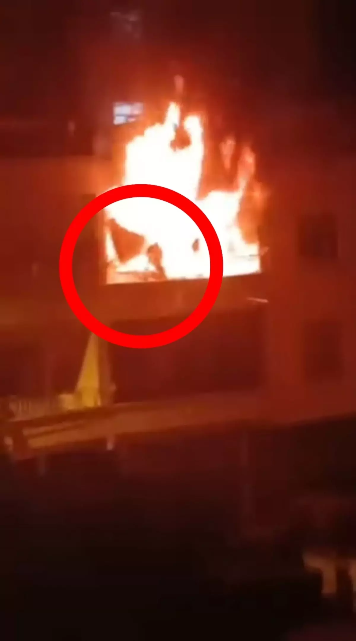 Diyarbakır'da Yangın: 4 Yaralı, Baba Çocuğunu Kurtardı