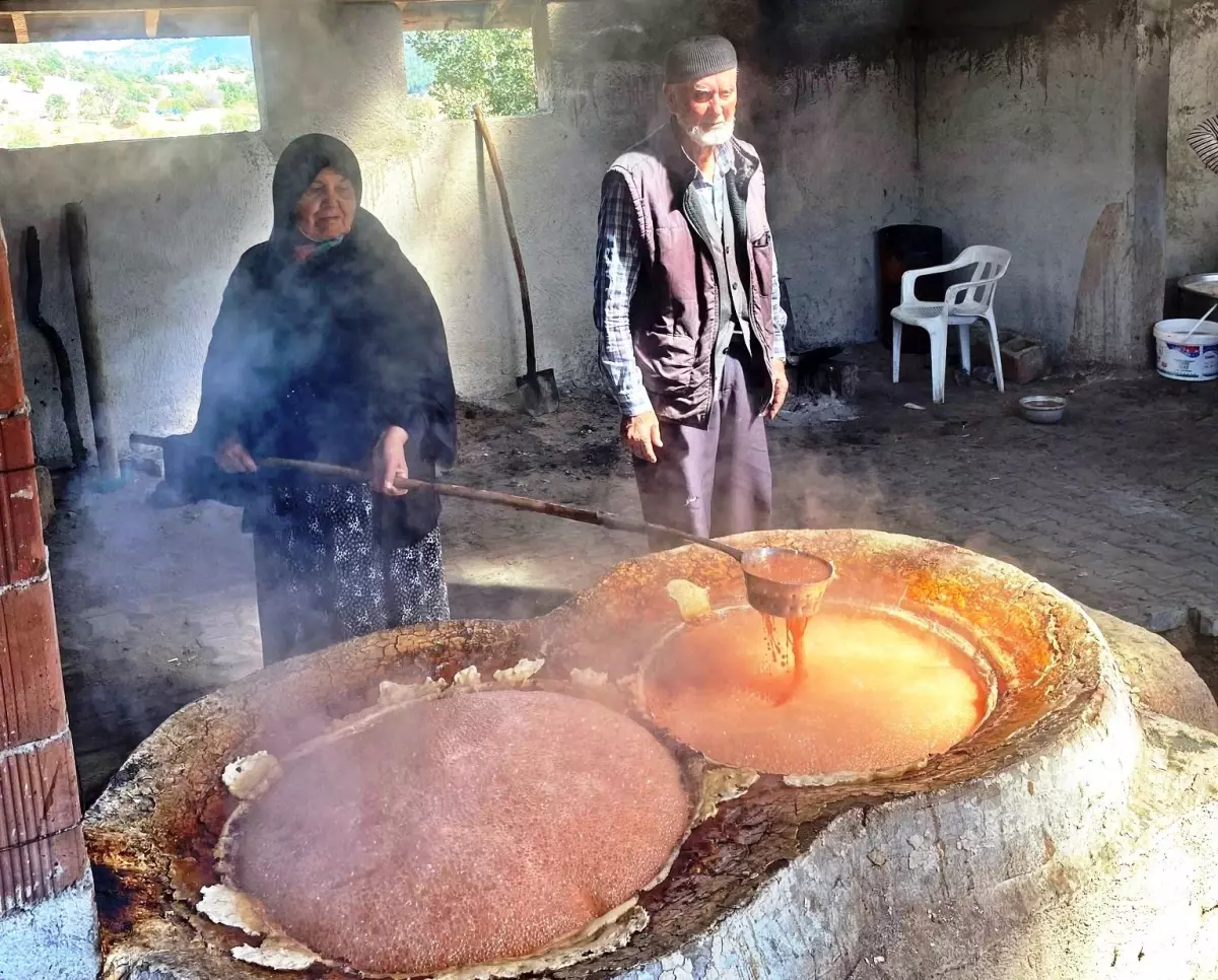 Yağcık Köyü Pekmez Evi Ziyaretiyle Yerel Üretim Destekleniyor