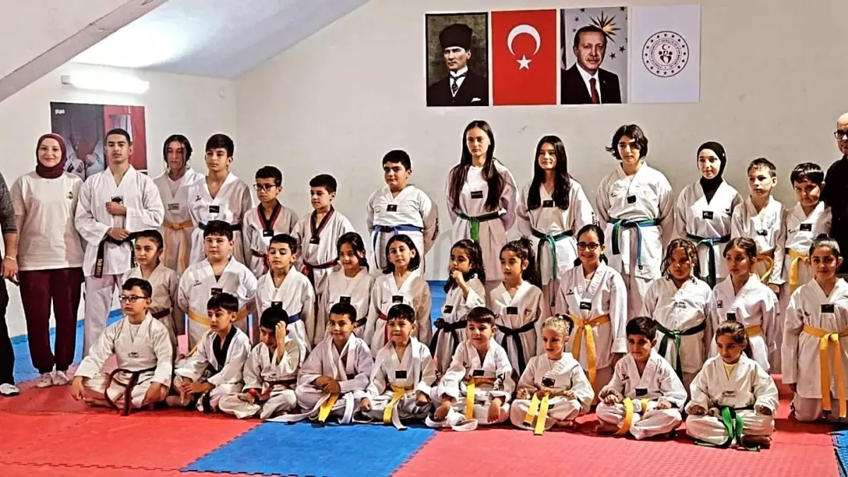 Eskişehir'de 40 Taekwondo Sporcusu Üst Kuşağa Terfi Etti