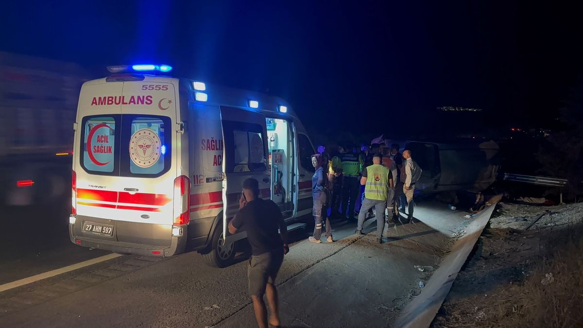 Gaziantep'te Minibüs Kazası: 2 Ölü, 8 Yaralı
