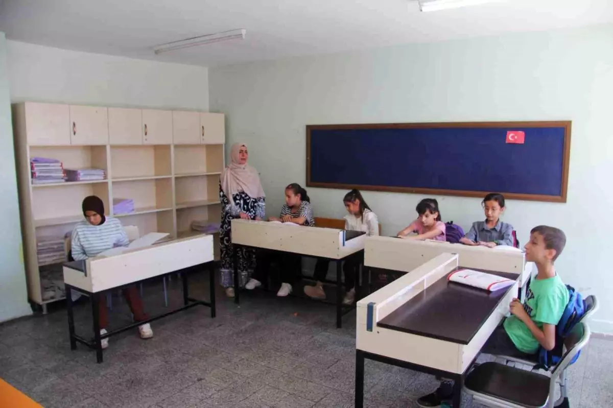 Görme Engelli Öğretmen Gülcan Kurtoğlu, Öğrencilerinin Geleceğini Aydınlatıyor