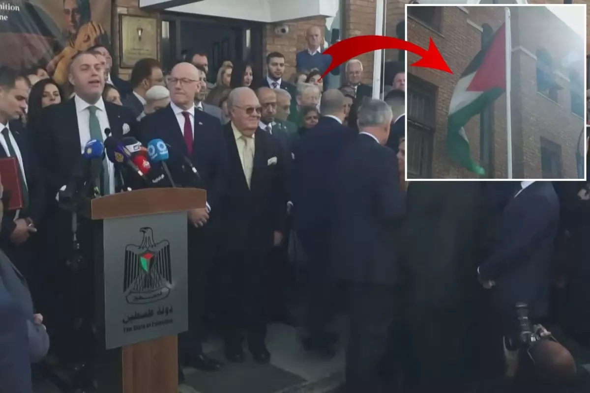 İngiltere Filistin'i resmen tanıdı, Londra'da bayrak göndere çekildi