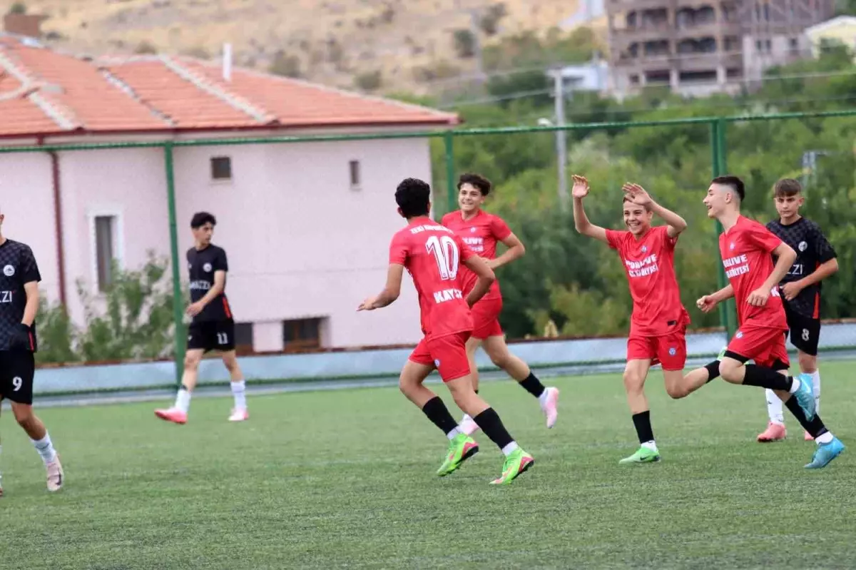 Kayseri U16 Ligi'nde Zeki Akparlarspor ve Hacılar Erciyesspor Berabere Kaldı