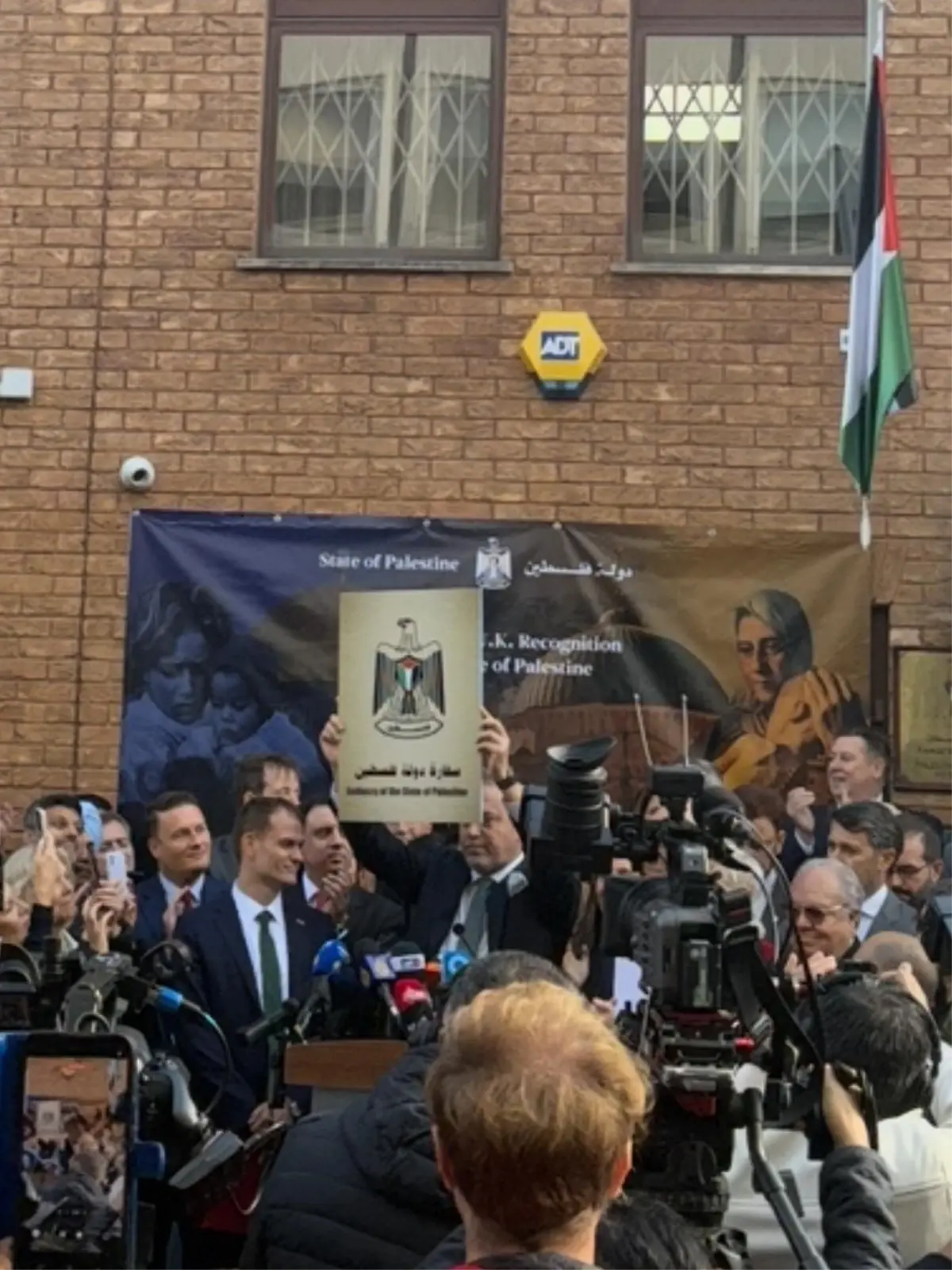 Londra'da Filistin Elçiliği Açıldı