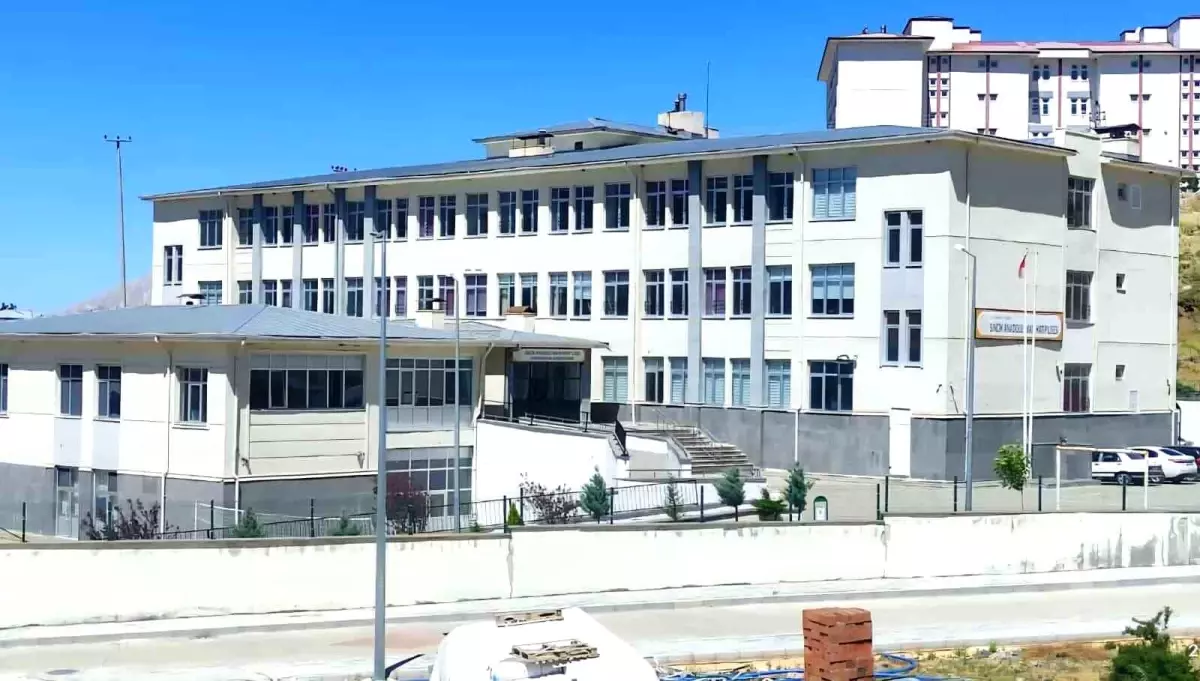 Sincik İmam Hatip Lisesi'nde Elektrik ve Su Sorunu Devam Ediyor