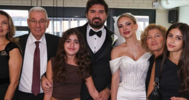 Rasim Ozan Kütahyalı evlendi mi? Rasim Ozan Kütahyalı kiminle evlendi?