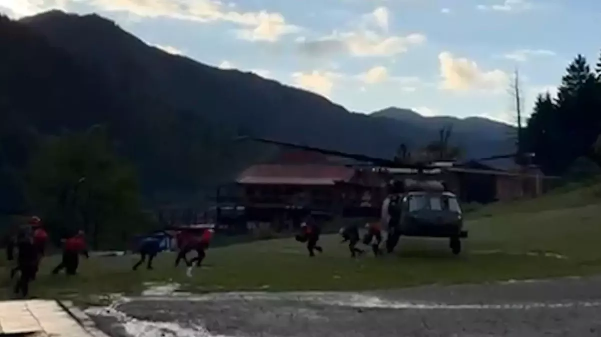 Rize'de Sel ve Heyelan Sonrası Askeri Helikopterlerle Yardım Faaliyetleri Başlatıldı
