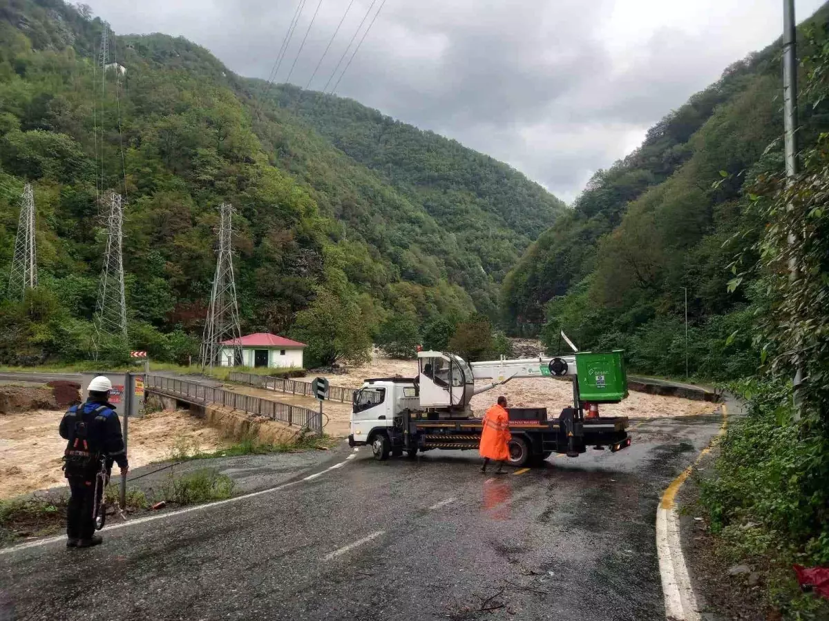 Karadeniz Bölgesi'nde Sel Felaketi: Enerji Ekipleri Onarım Çalışmalarını Sürdürüyor