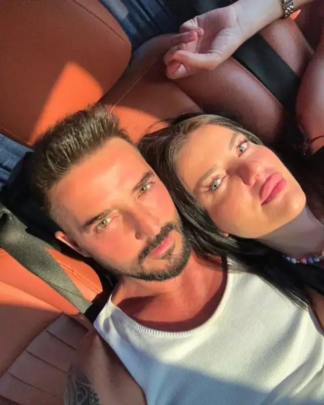 sevgilisiyle fotografini paylasan gokhan ozen in 19072958 1636 m