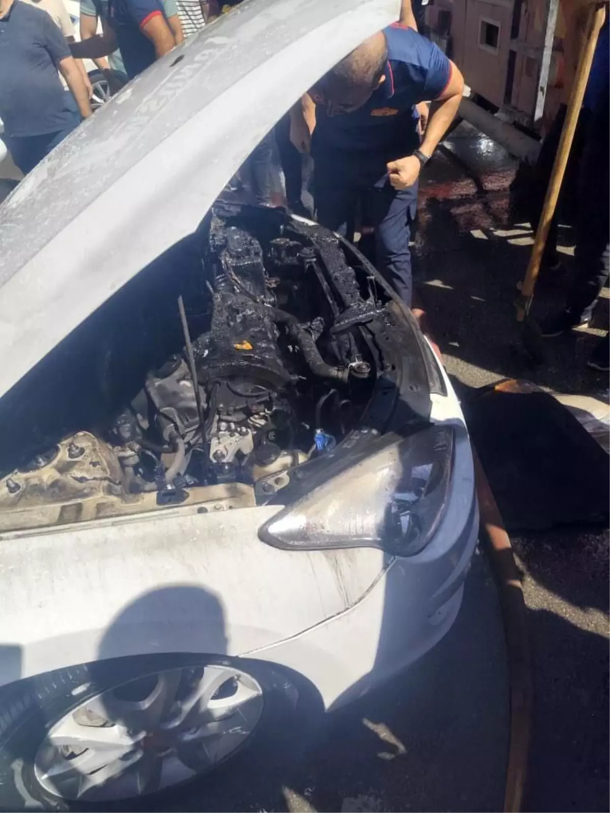 Kurtalan'da Seyir Halindeki Araç Alev Aldı