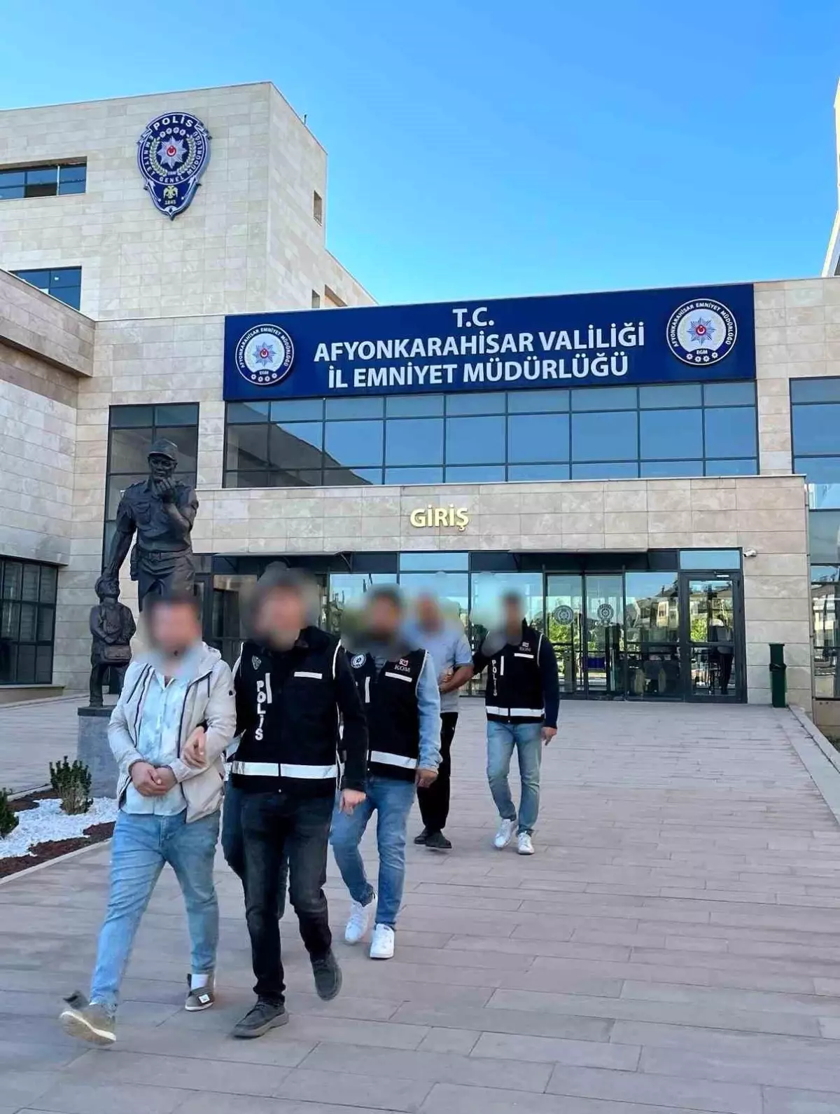 Afyonkarahisar'da Tefecilik Operasyonu: 5 Gözaltı, 3 Tutuklama