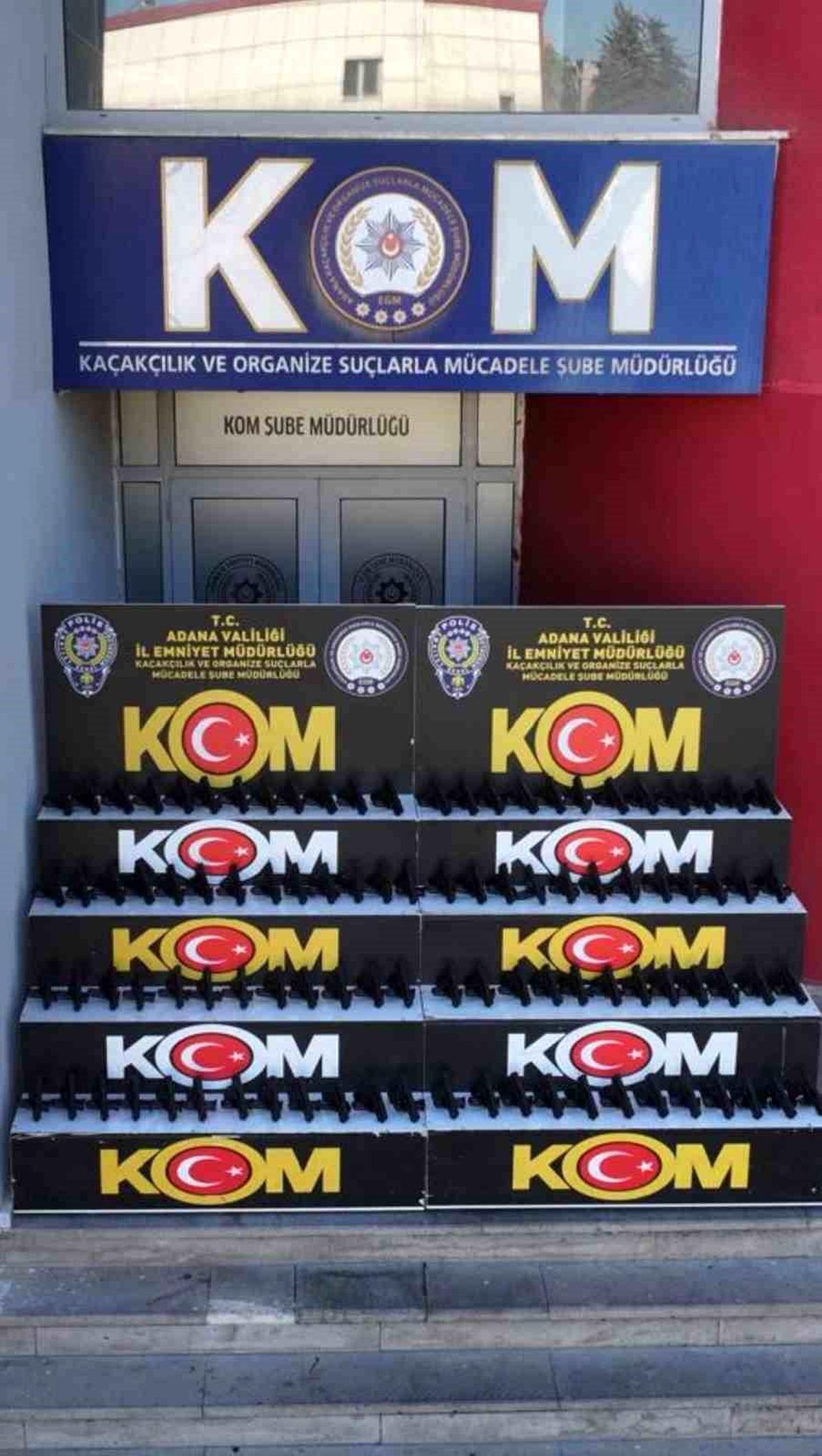 Adana'da Tırda 97 Ruhsatsız Tabanca Ele Geçirildi
