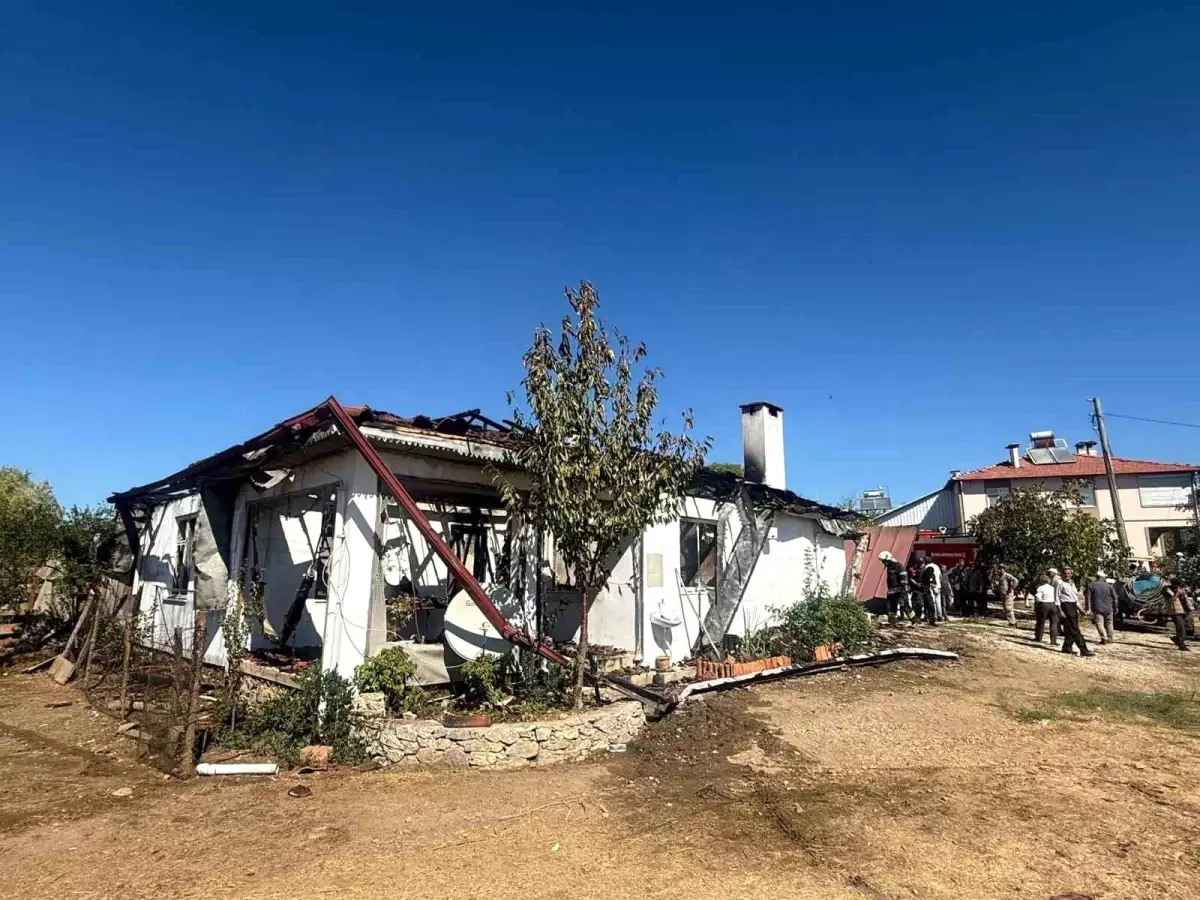 Muğla'da Sabah Çıkan Yangında Ev ve Hayvanlar Zarar Gördü