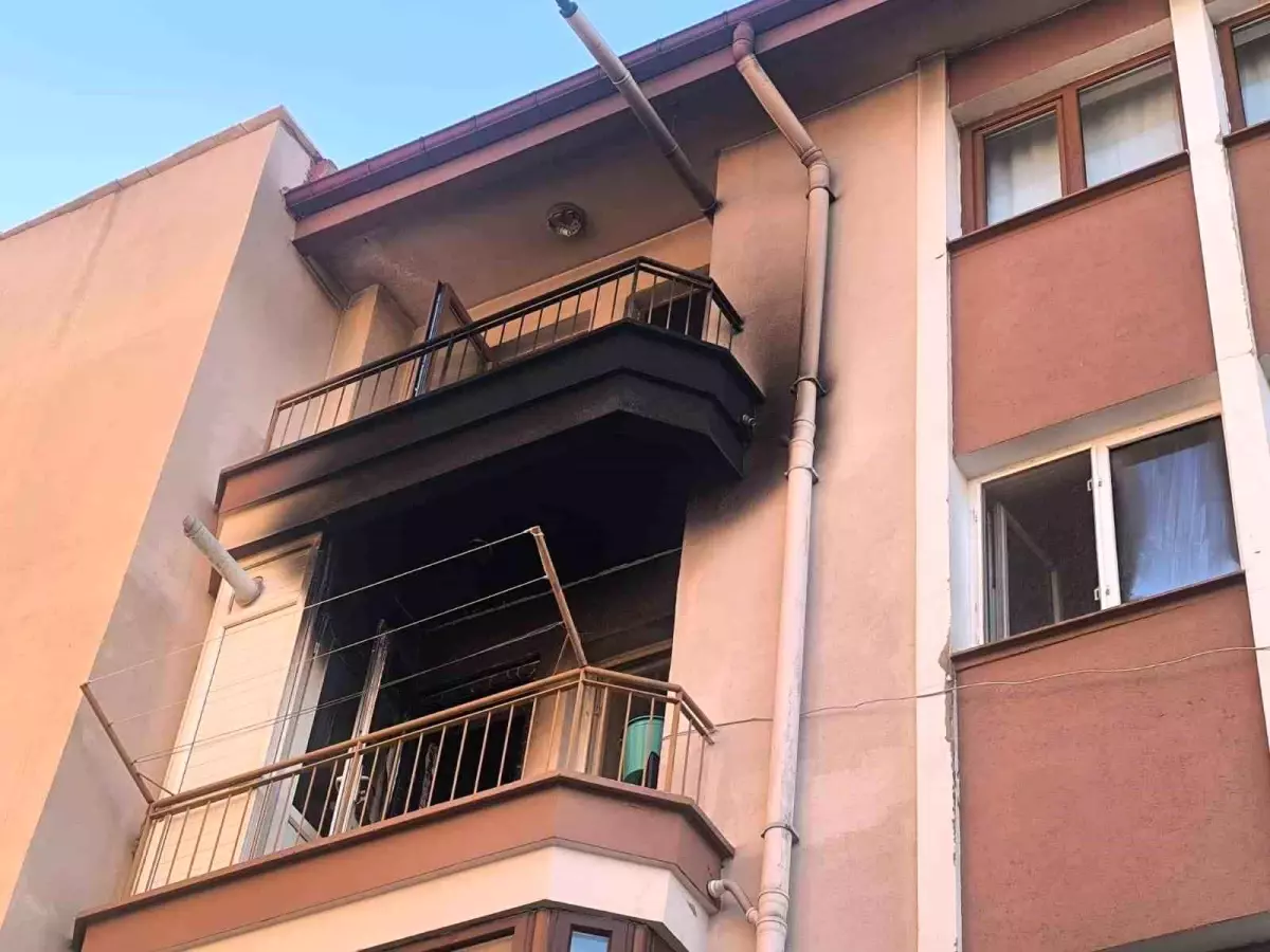 Afyonkarahisar'da Yangın: 1 Ölü, 2 Yaralı