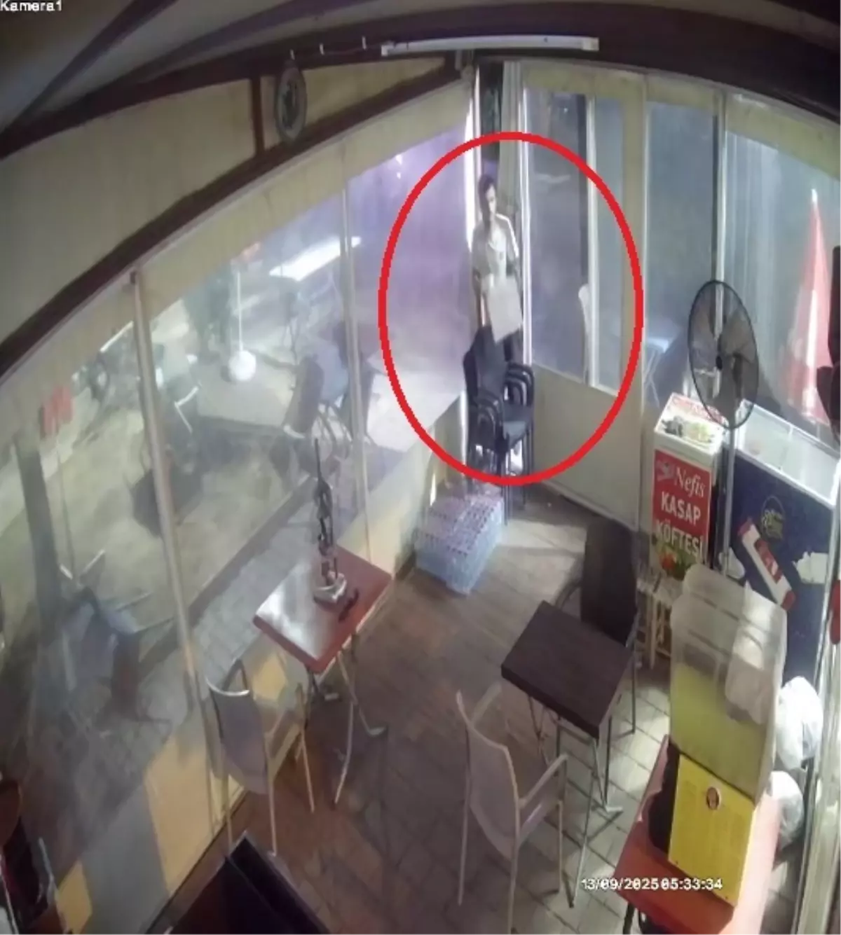 Hırsızlık Yapan Genç Suçüstü Yakalandı