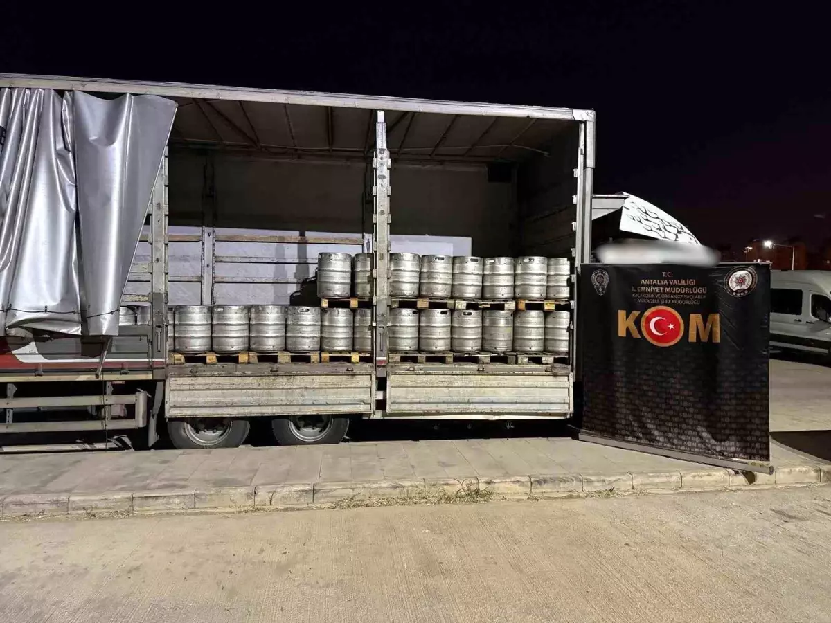 Antalya'da Kaçakçılık Operasyonları: Binlerce Kaçak Eşya Ele Geçirildi