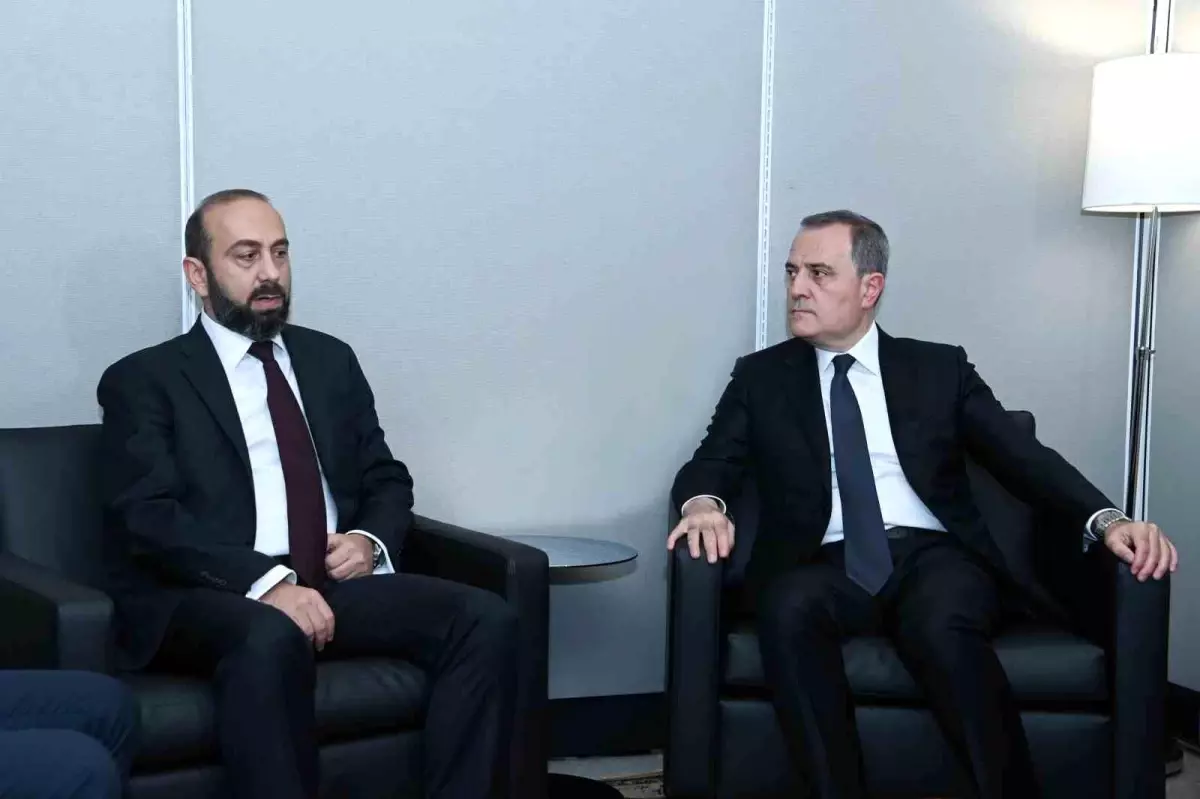 Azerbaycan ve Ermenistan Dışişleri Bakanları New York'ta Barış Sürecini Görüştü