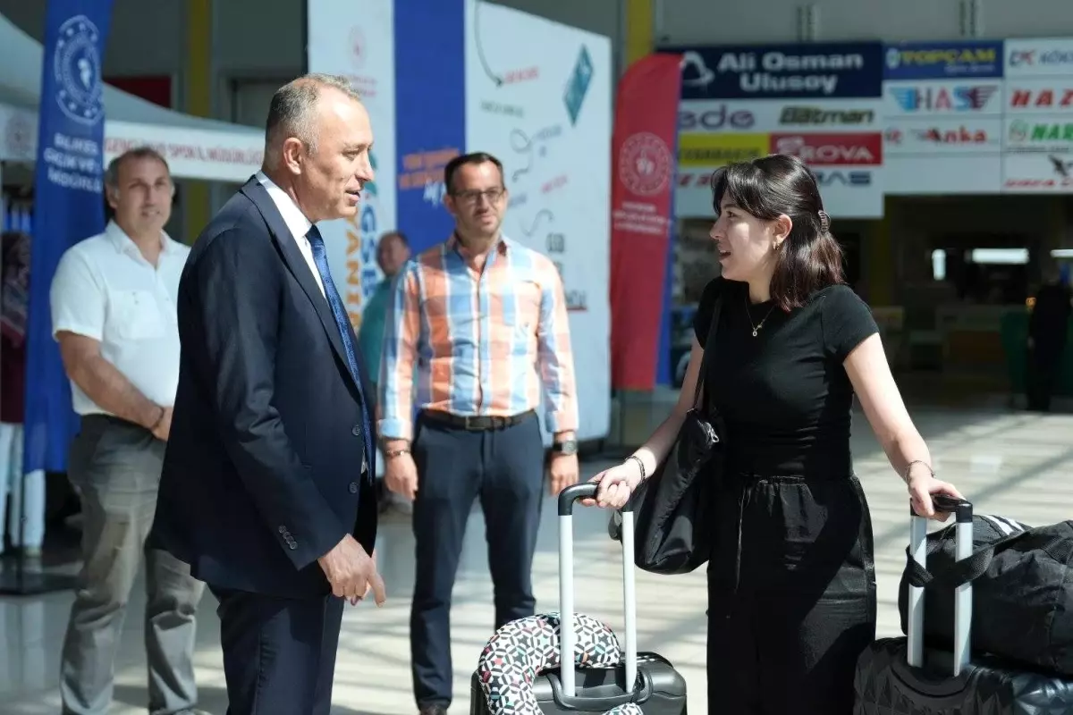 Balıkesir'de Üniversite Öğrencilerine Karşılama Etkinliği Düzenlendi