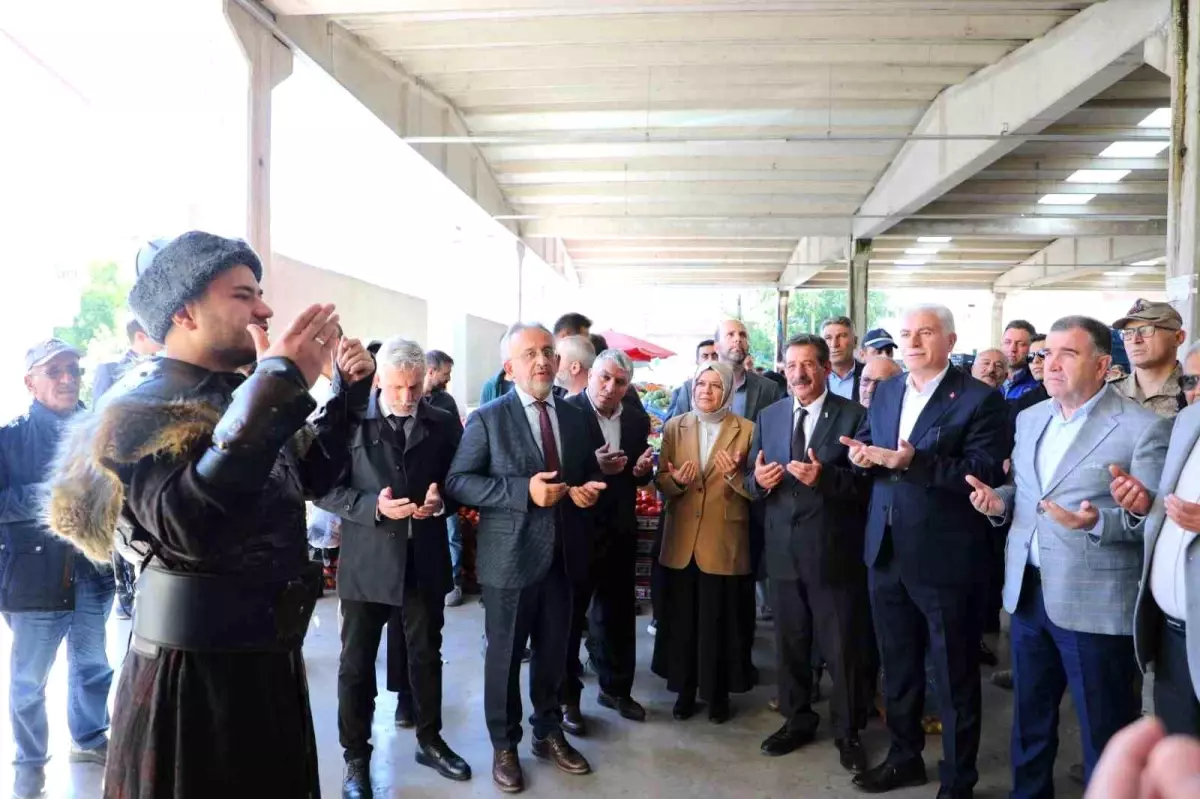 Bayburt'ta Ahilik Haftası'nda Kapalı Halk Pazarı Açıldı