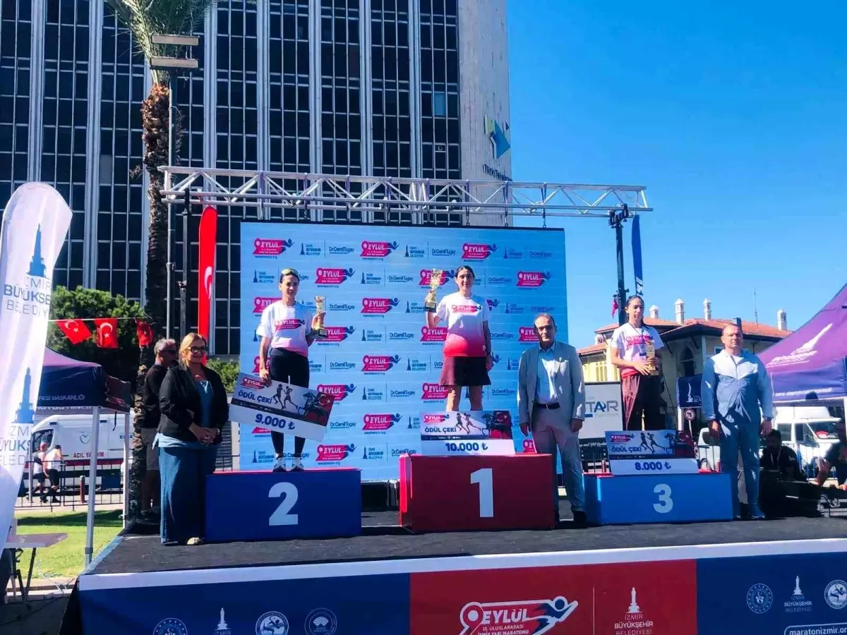 Bilecikli Sebahat Demir, İzmir Yarı Maratonu'nda Şampiyon Oldu