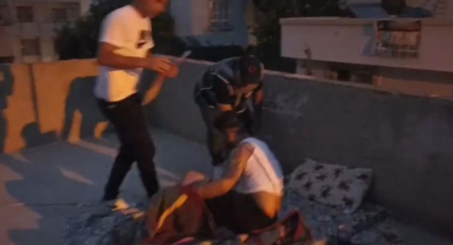 One of the suspects who stole a sack of gold was caught sleeping on the roof