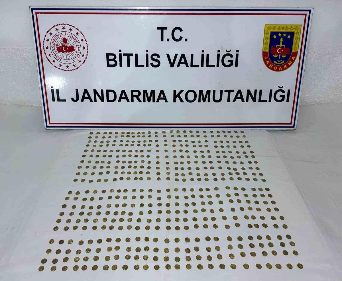 Bitlis'te Roma Dönemine Ait 500 Sikke Ele Geçirildi