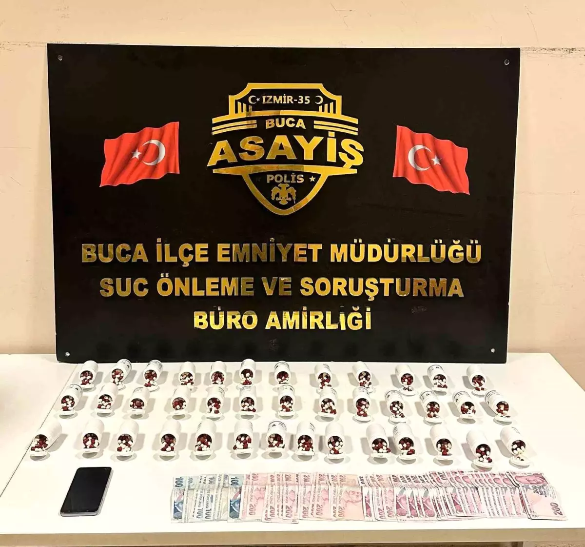 İzmir Buca'da Uyuşturucu ile Yakalanan Zanlı Gözaltına Alındı