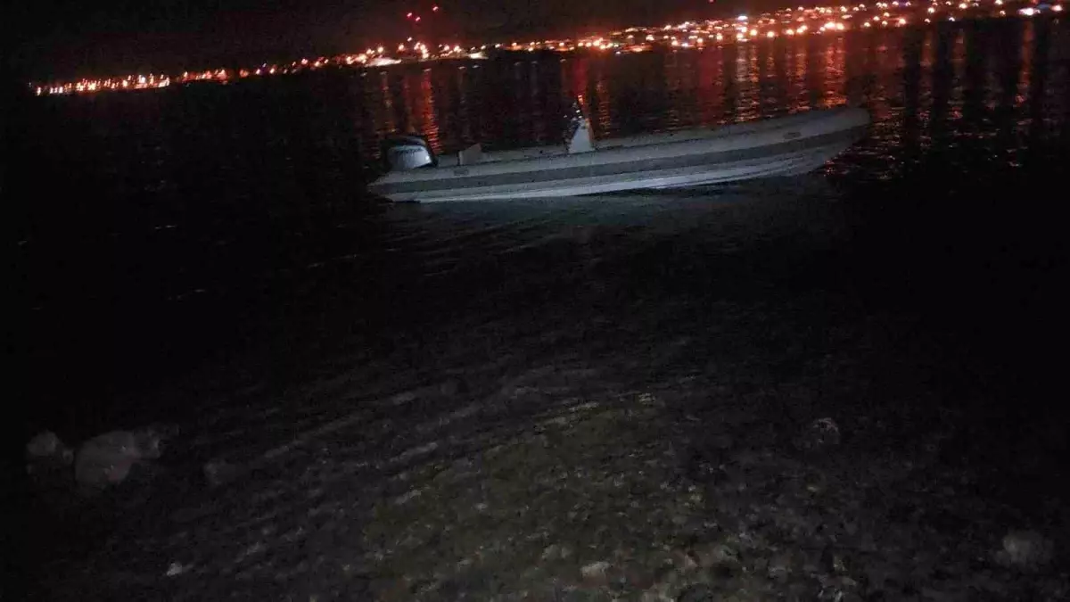 Çeşme'de 32 Düzensiz Göçmen Yakalandı