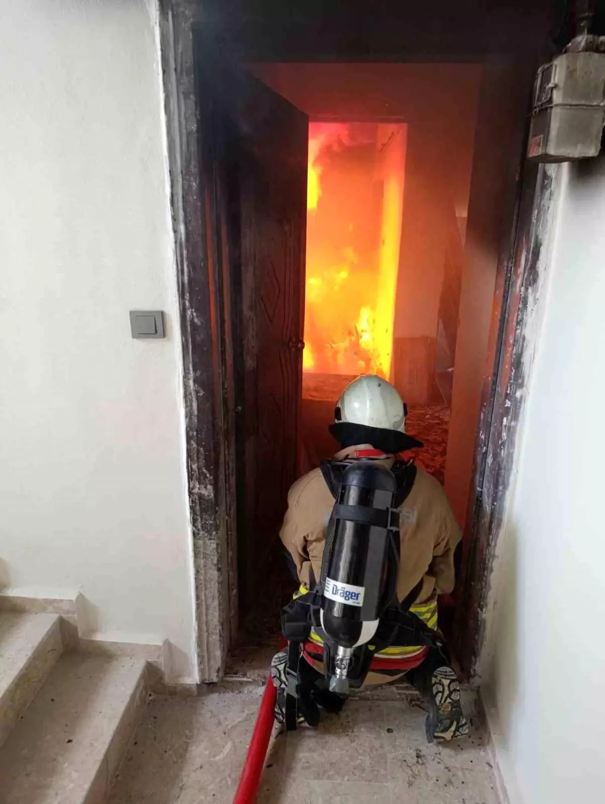 Hatay'da Apartman Yangını Kontrol Altına Alındı