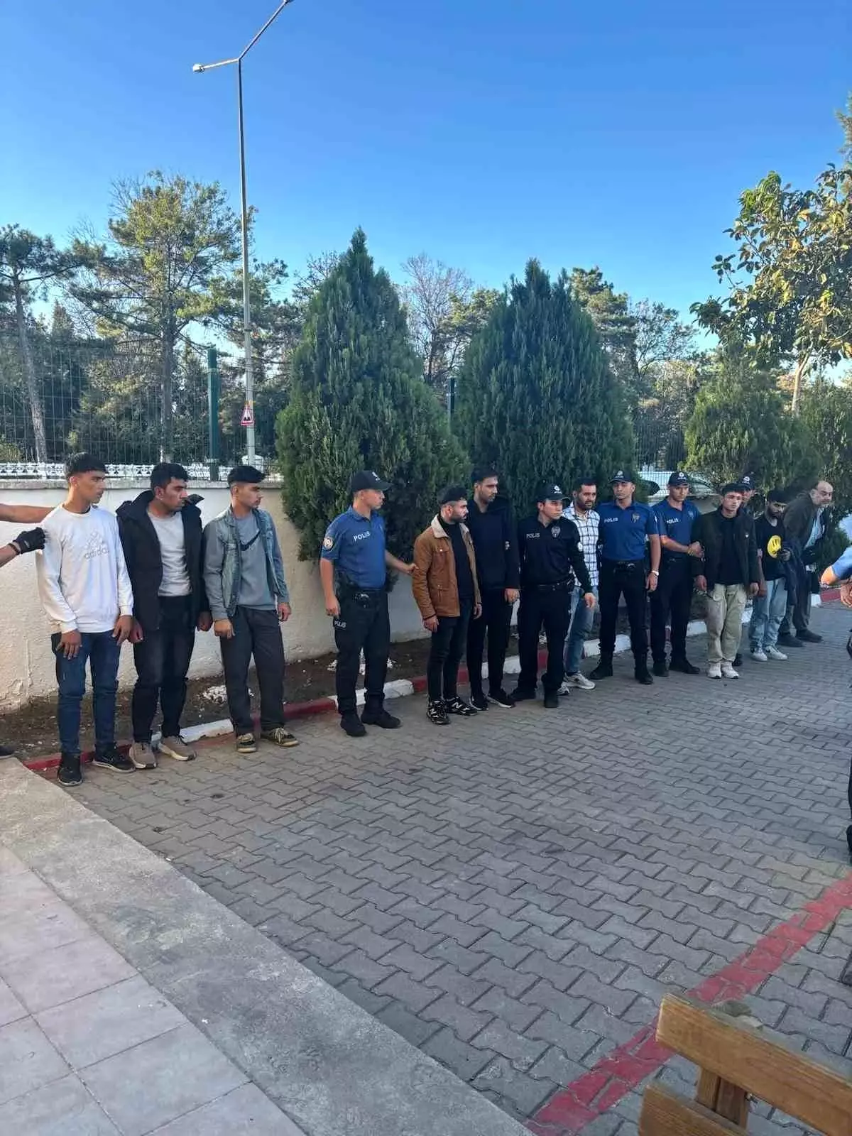 Edirne'de Yasa Dışı Göçmen Yakalama Operasyonu