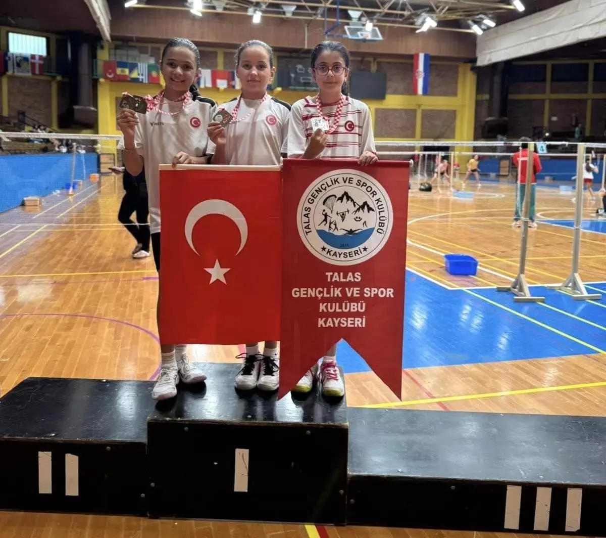 Kayserili Badmintoncular Hırvatistan'da Şampiyon Oldu