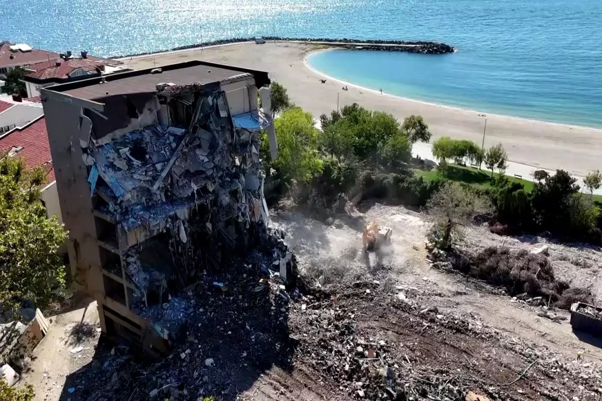 İstanbul'un ikonik oteli yıkıldı! Ünlü siyasetçi burada evlenmişti