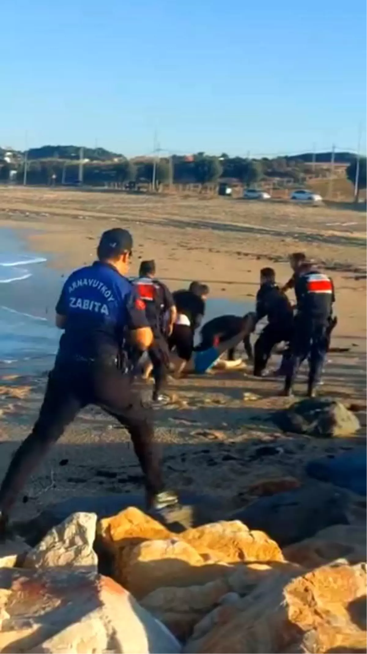 Arnavutköy'de Boğulma Tehlikesi: İsveçli Kadın Kurtarıldı, Nişanlısı Hayatını Kaybetti