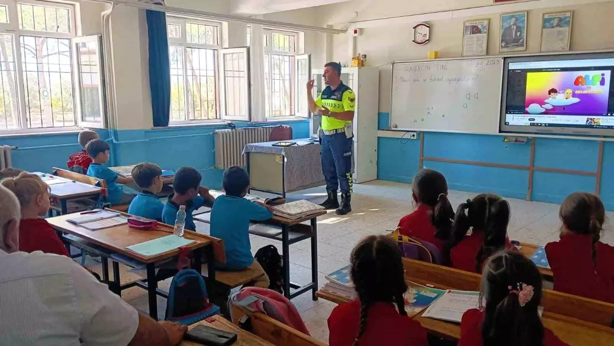 Karacasu'da Öğrencilere Trafik Bilinci Eğitimi