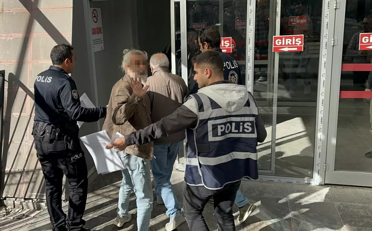 Köpeklerin Havlaması Nedeniyle Kavga: 68 Yaşındaki Adam Darbedildi