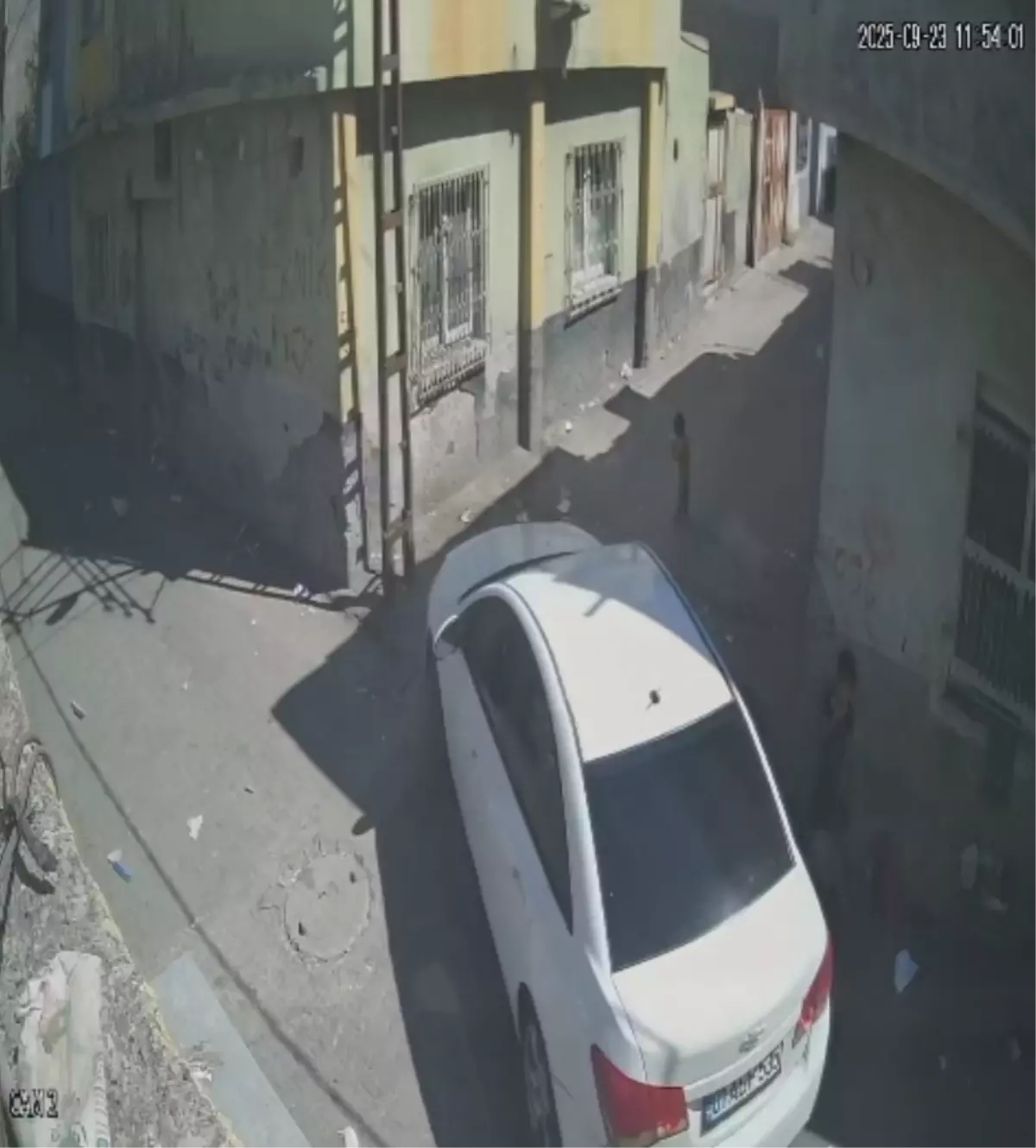 Adana'da 2 Yaşındaki Çocuk Araç Altında Kalarak Hayatını Kaybetti