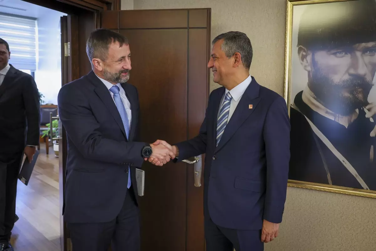 CHP Genel Başkanı Özgür Özel, Çek Büyükelçisi'ni Kabul Etti