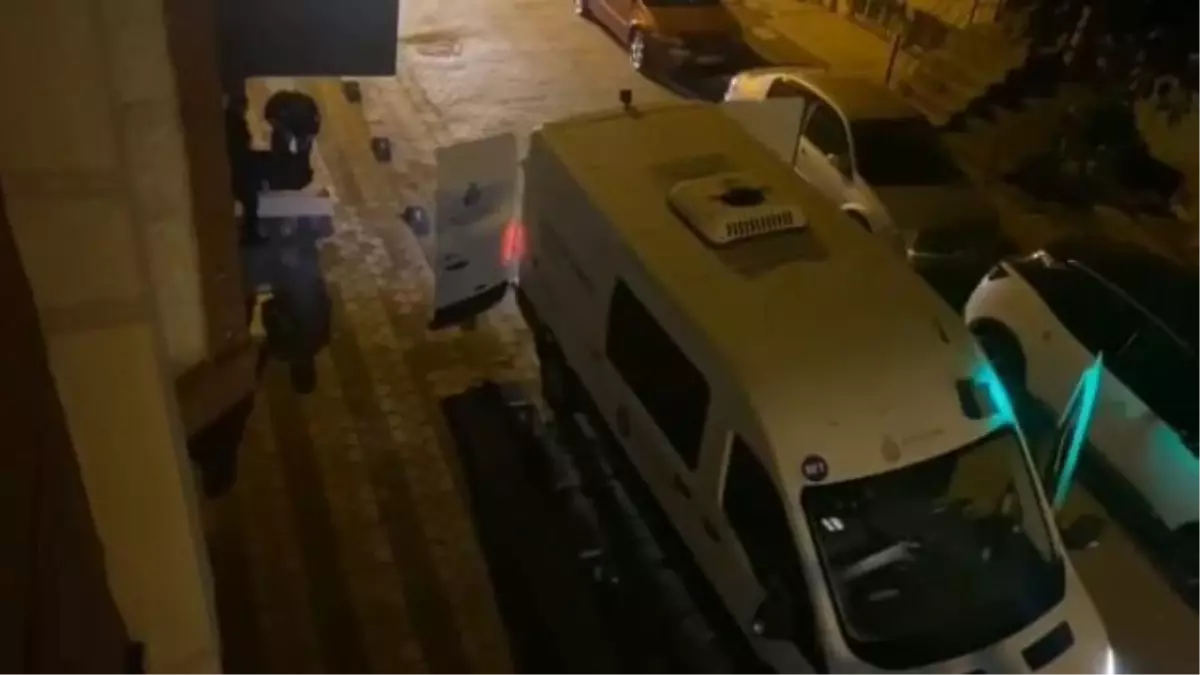 Oğul, Babasını Boğazından Keserek Öldürdü