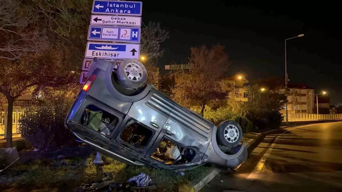Kocaeli'de Ticari Araç Kazasında 11 Yaşındaki Kız Çocuğu Hayatını Kaybetti