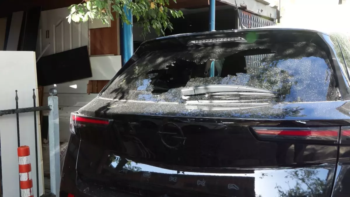 Ümraniye'de Kontrollü Patlama Evler ve Araçlar Üzerinde Hasar Yol Açtı