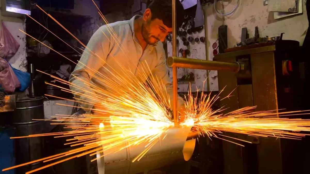 Van'da Sobacılar Çarşısı'nda Soba Üretimi Yeniden Başladı