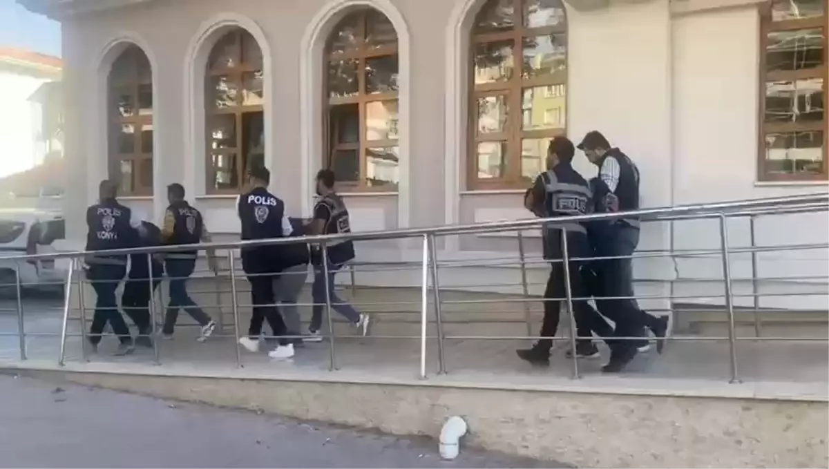 Konyalı Dolandırıcılar, Kendilerini Polis ve Savcı Olarak Tanıtıp 1.6 Milyon TL'yi Aldılar