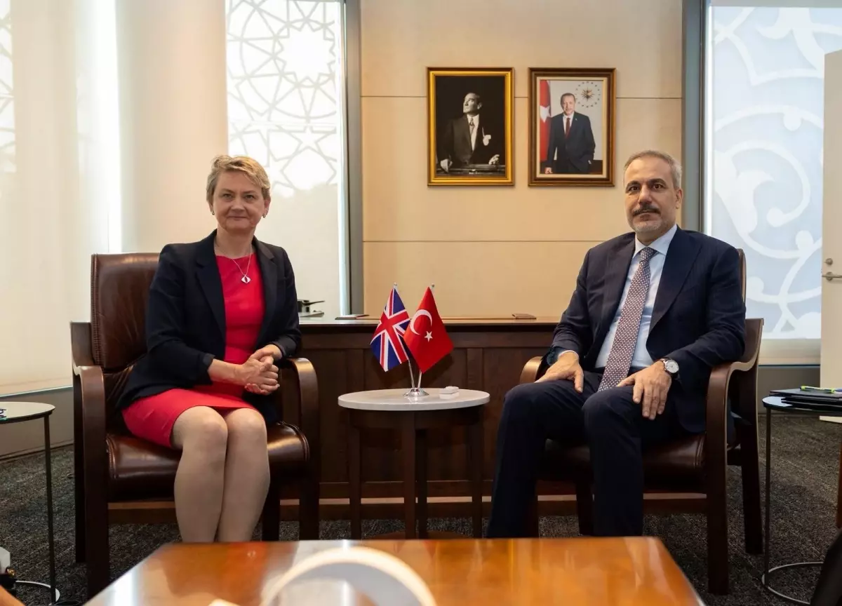 Hakan Fidan, New York'ta İngiltere Dışişleri Bakanı ile Görüştü