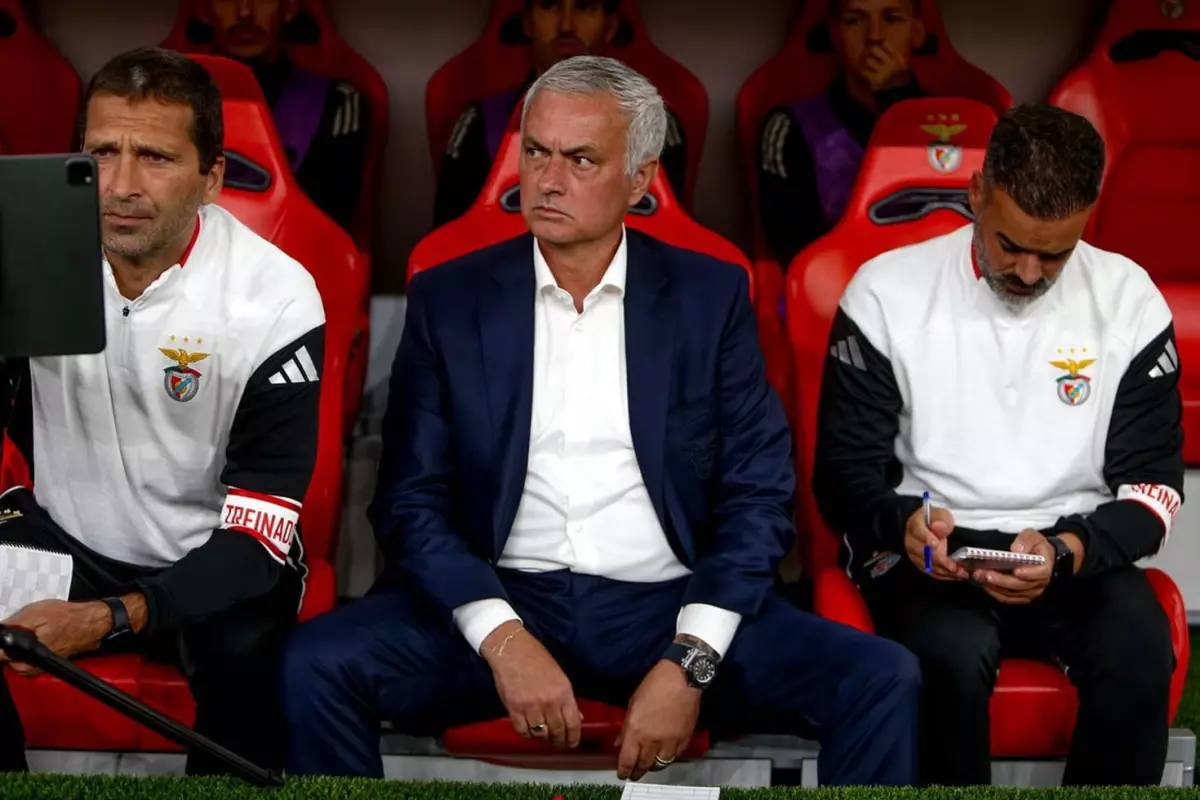 Binlerce taraftarın önünde neye uğradığını şaşırdı! Mourinho'ya 90+1 şoku