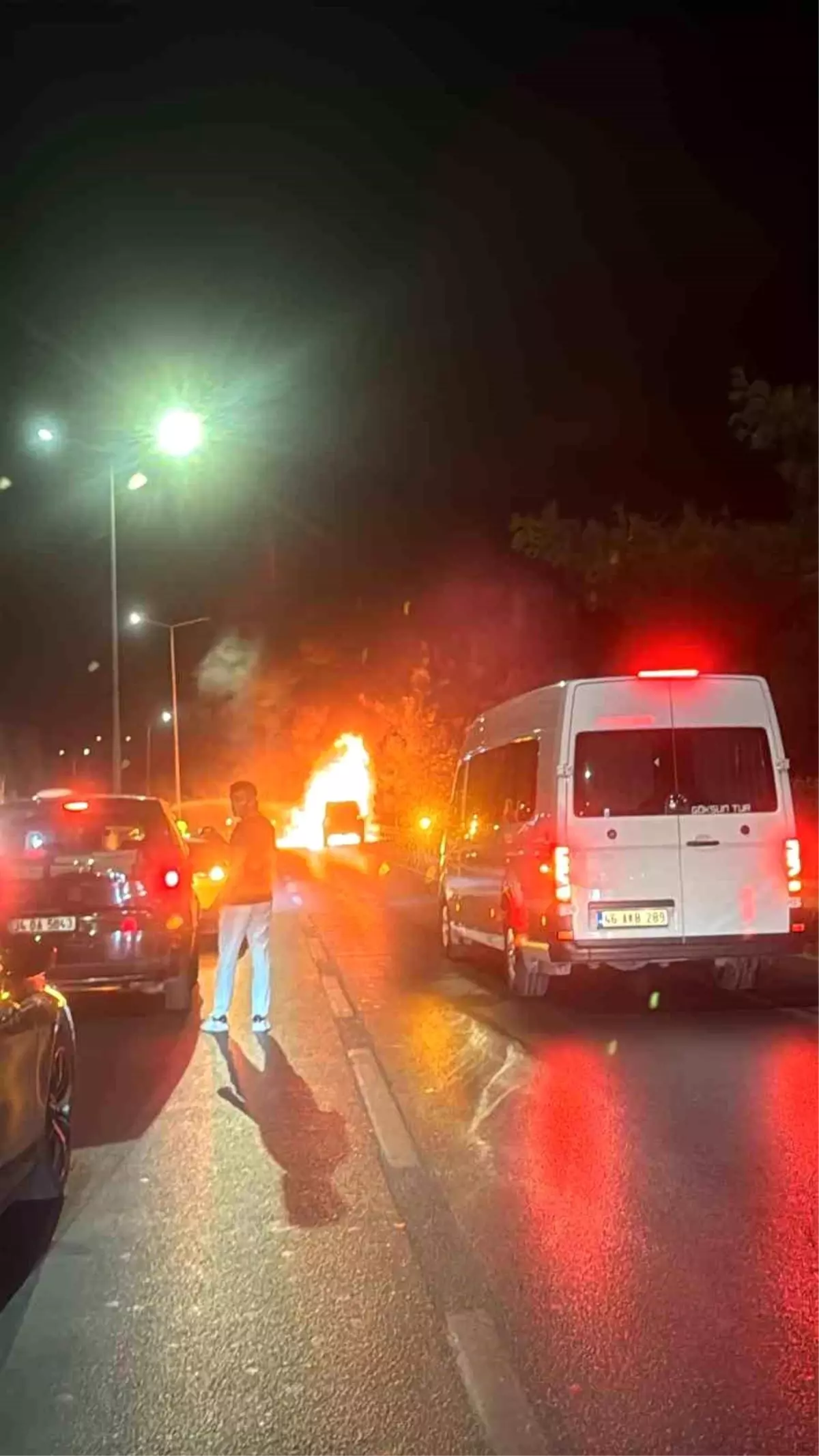 Bodrum'da Seyir Halindeki Cip Alev Aldı