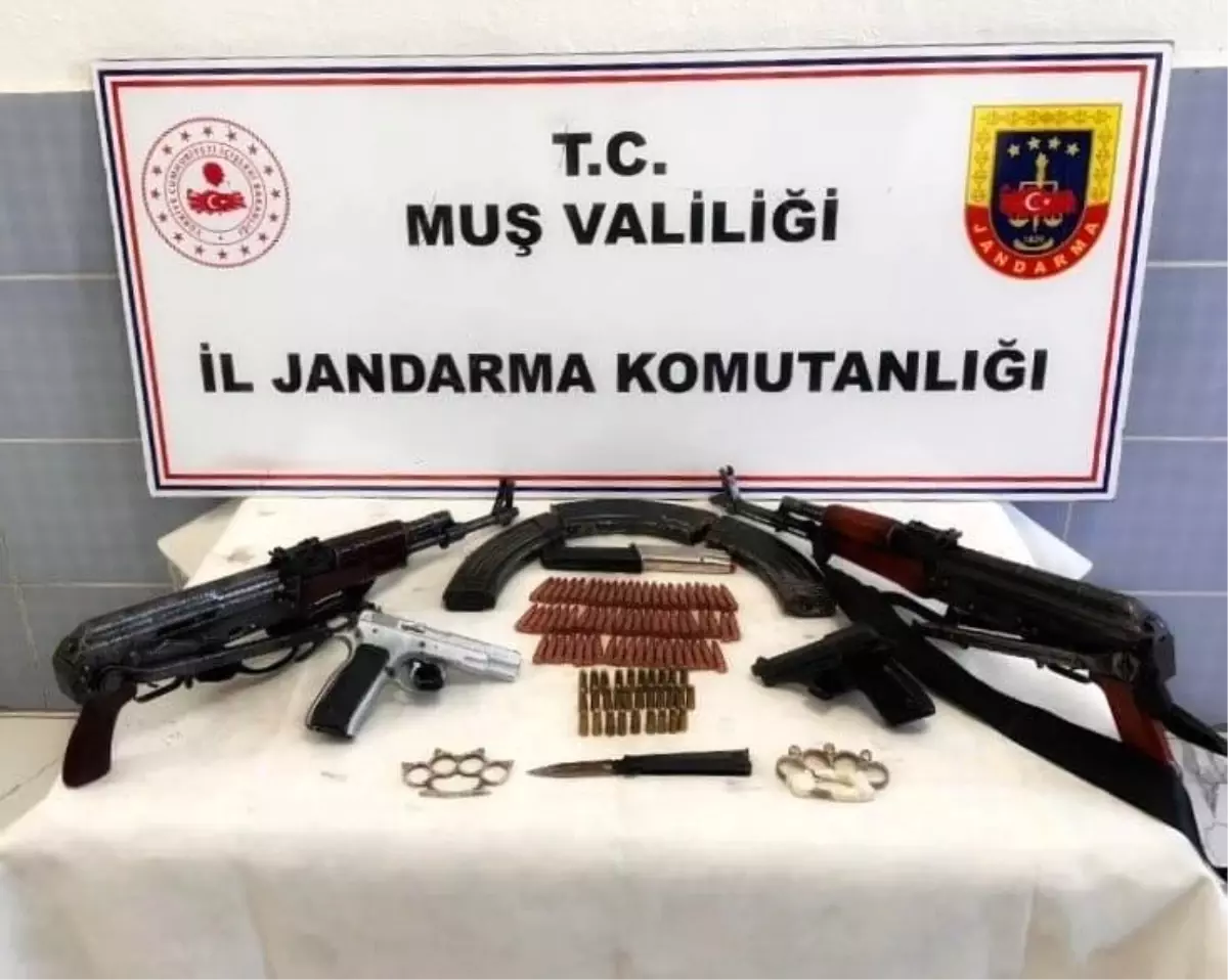 Muş'ta Jandarma Operasyonunda Çok Sayıda Silah ve Mühimmat Ele Geçirildi