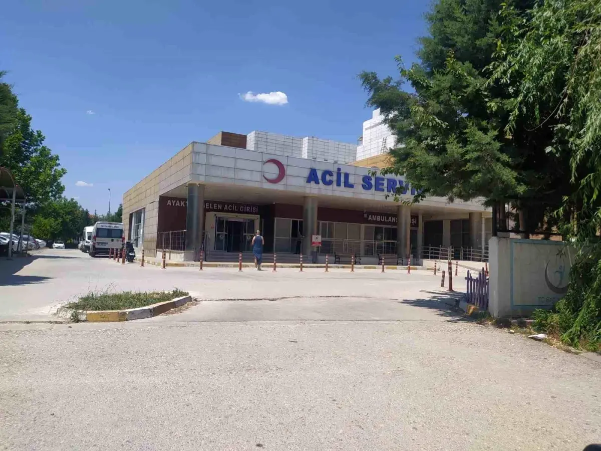 Çivril Devlet Hastanesi'nde Gıda Zehirlenmesi Şüphesi